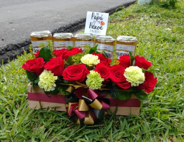 Regalo con rosas y cervezas para el día del padre